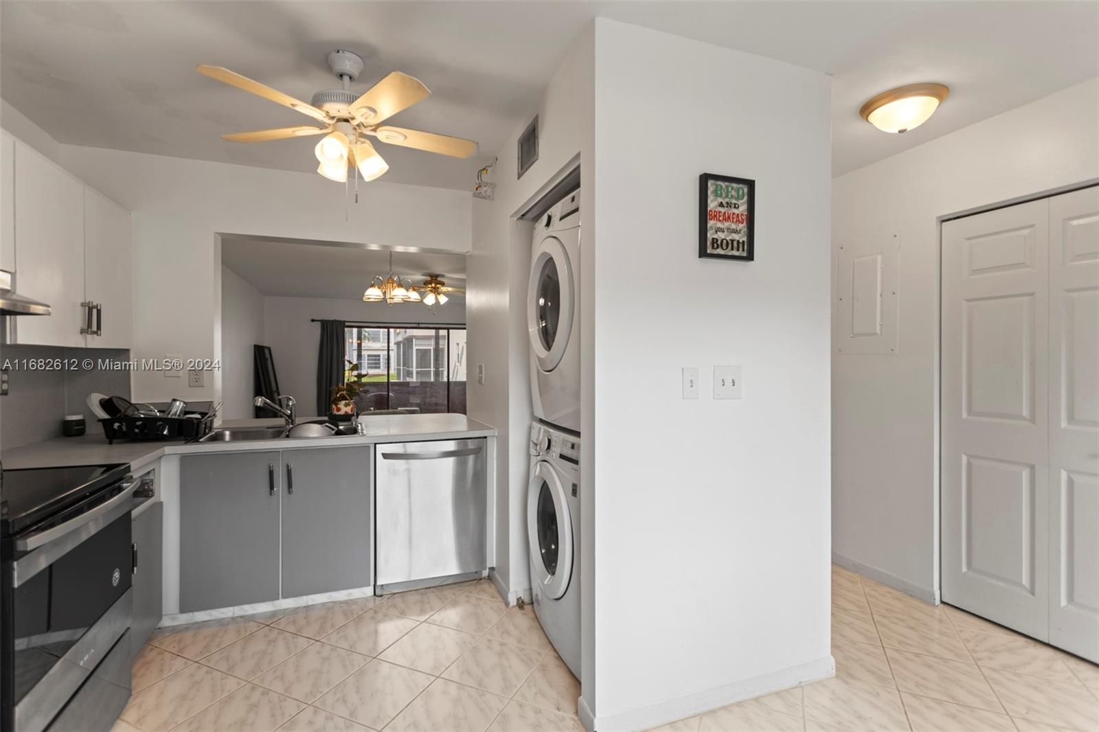 312 W Laurel Dr # 1403