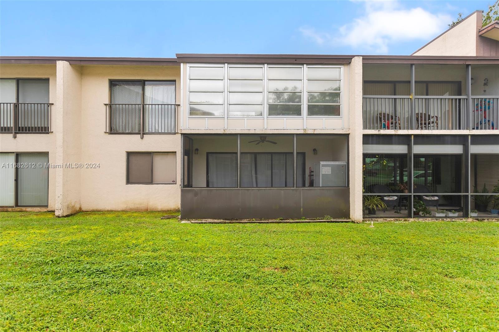 312 W Laurel Dr # 1403