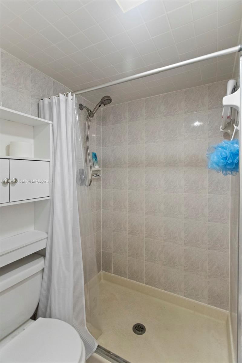 312 W Laurel Dr # 1403