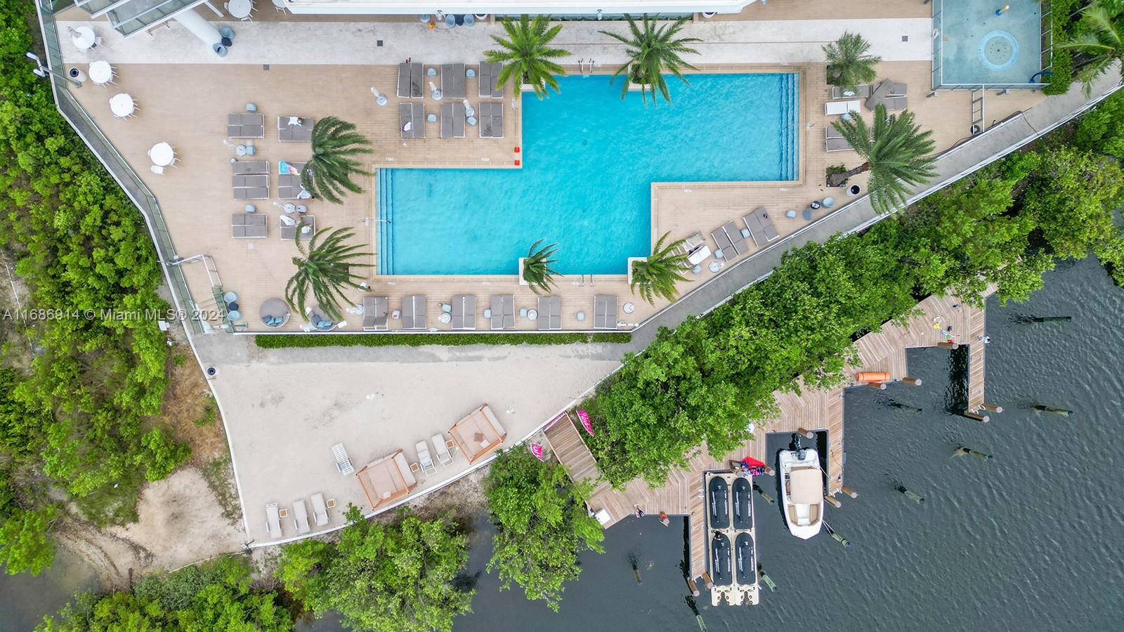 16385 Biscayne Blvd # 604