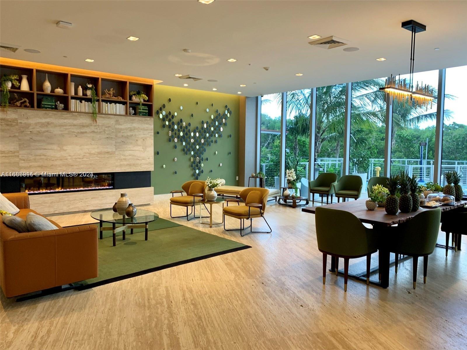 16385 Biscayne Blvd # 604