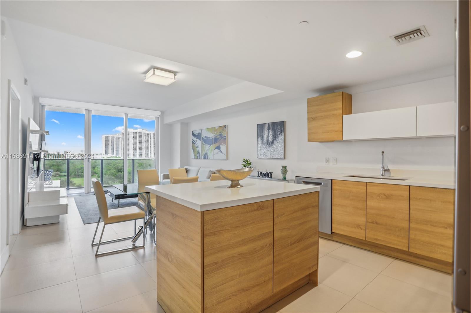 16385 Biscayne Blvd # 604