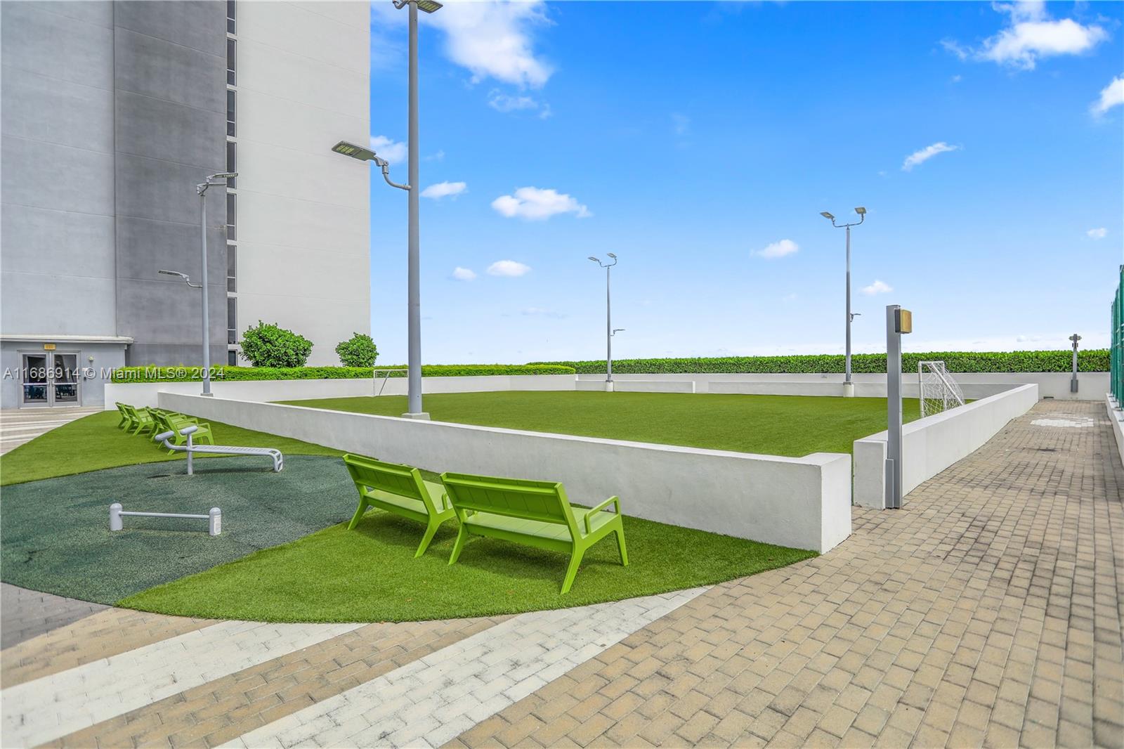 16385 Biscayne Blvd # 604