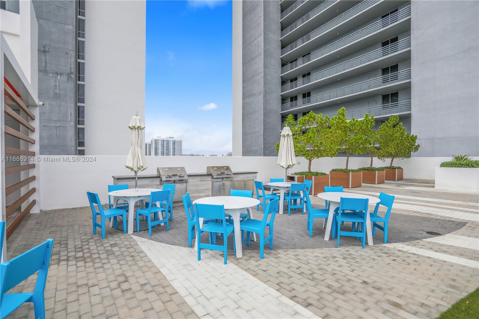 16385 Biscayne Blvd # 604