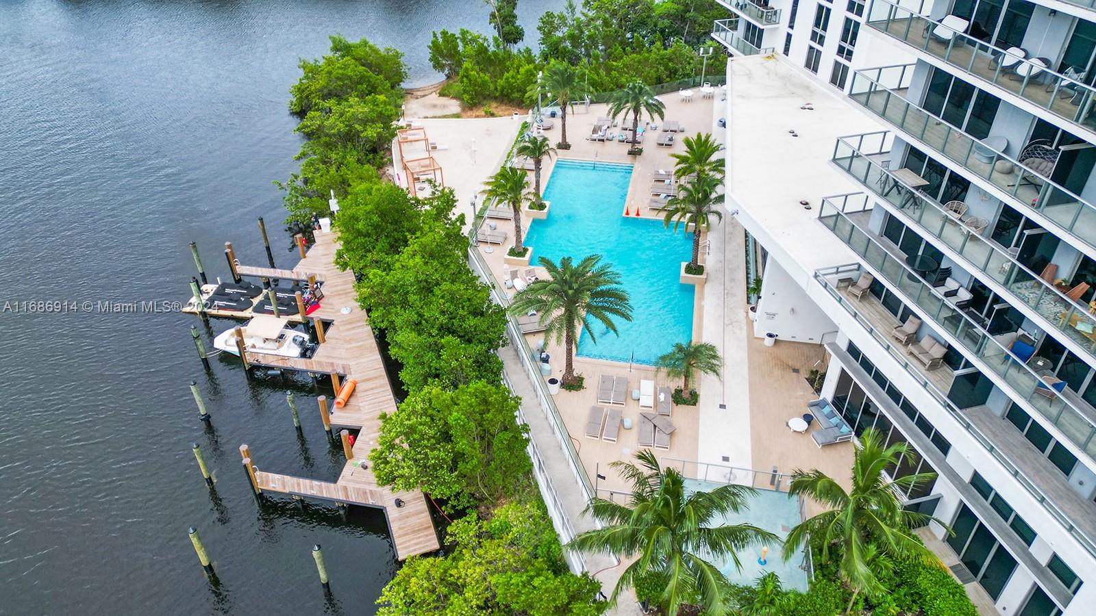 16385 Biscayne Blvd # 604