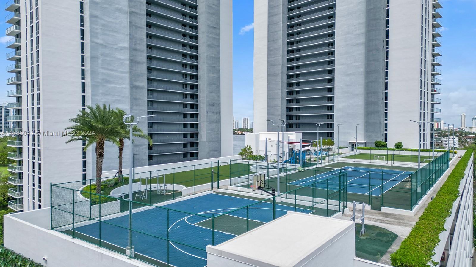 16385 Biscayne Blvd # 604