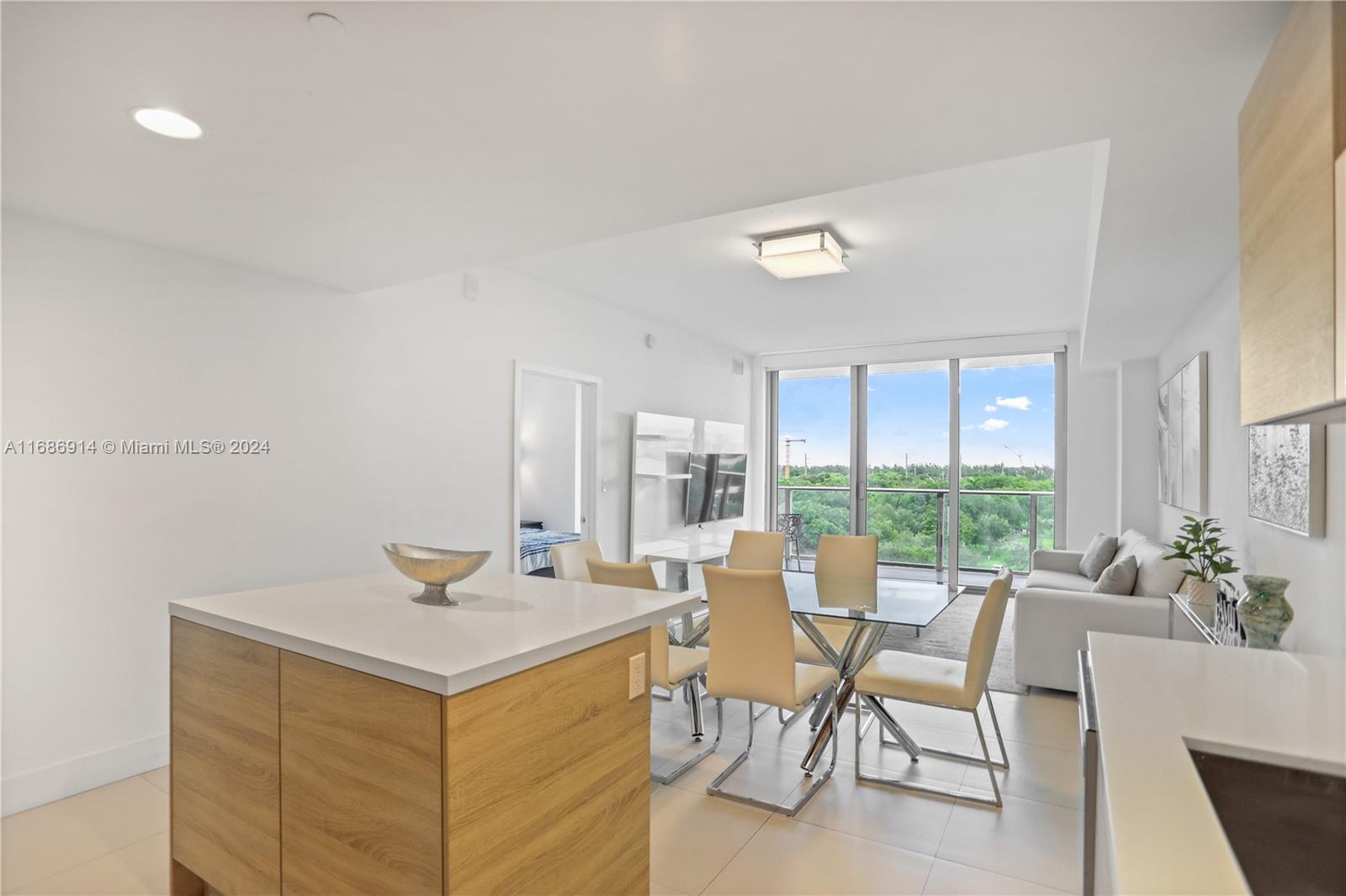 16385 Biscayne Blvd # 604