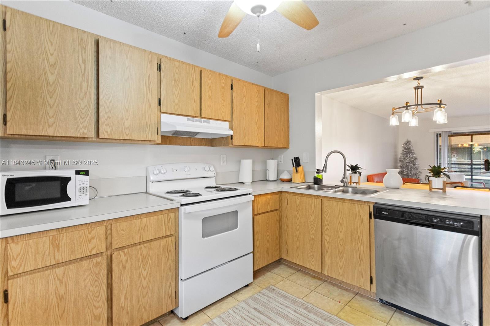 176 W Laurel Dr # 1106
