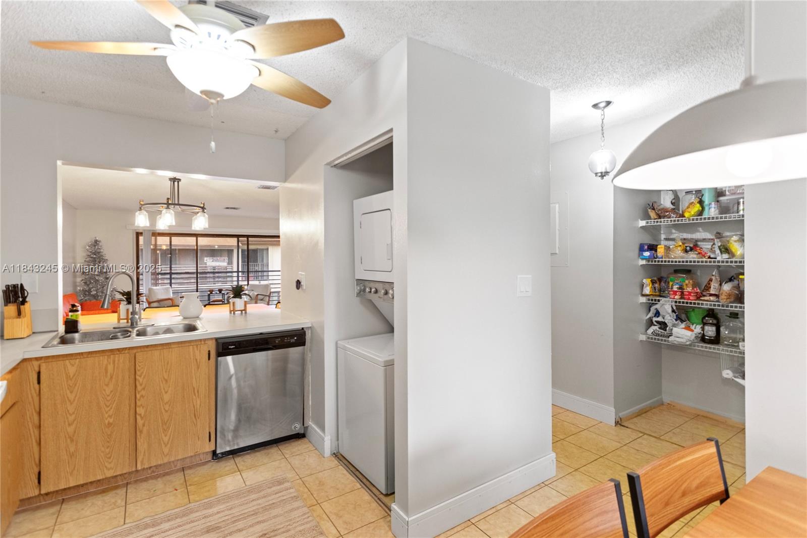 176 W Laurel Dr # 1106
