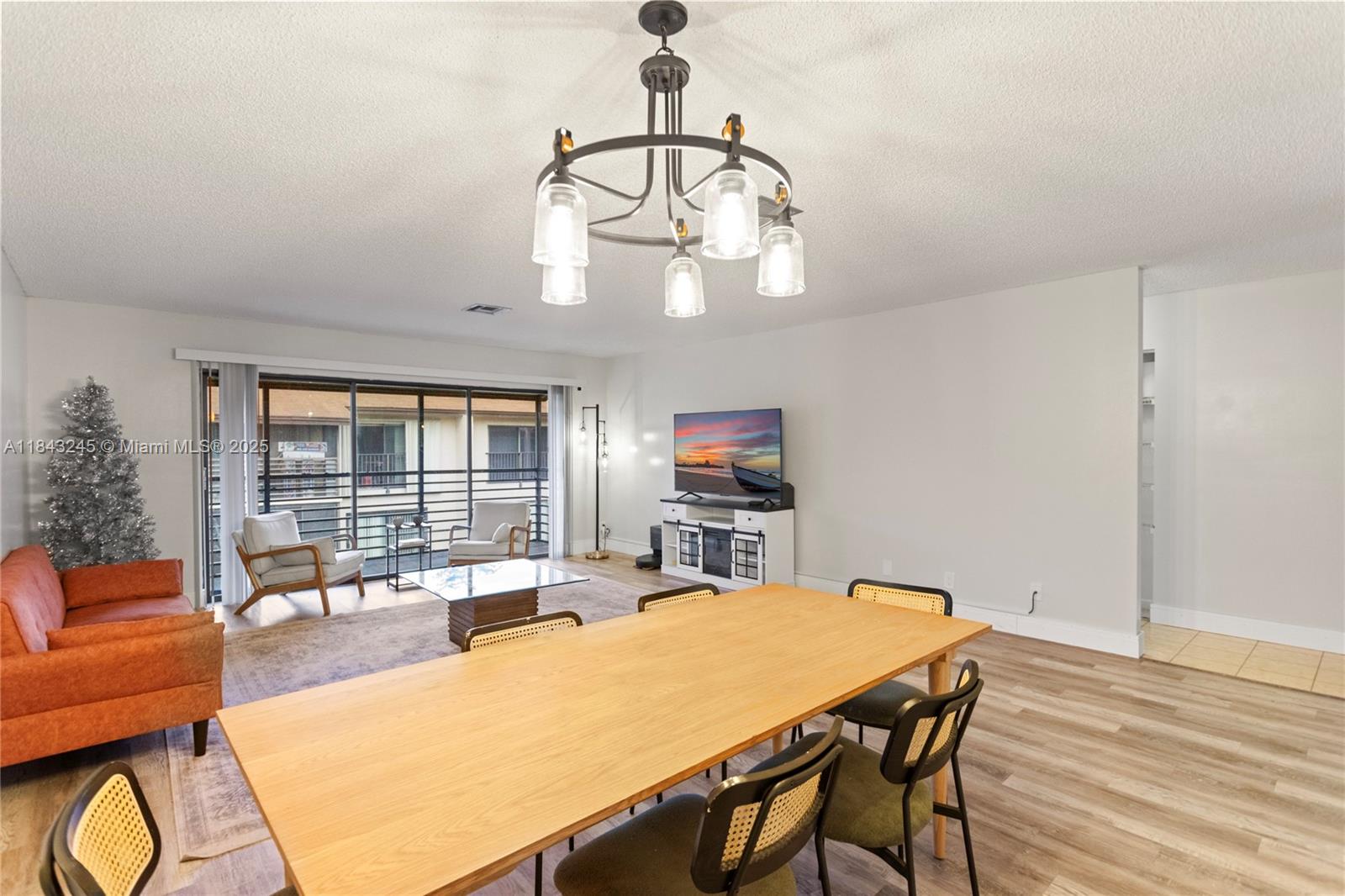 176 W Laurel Dr # 1106