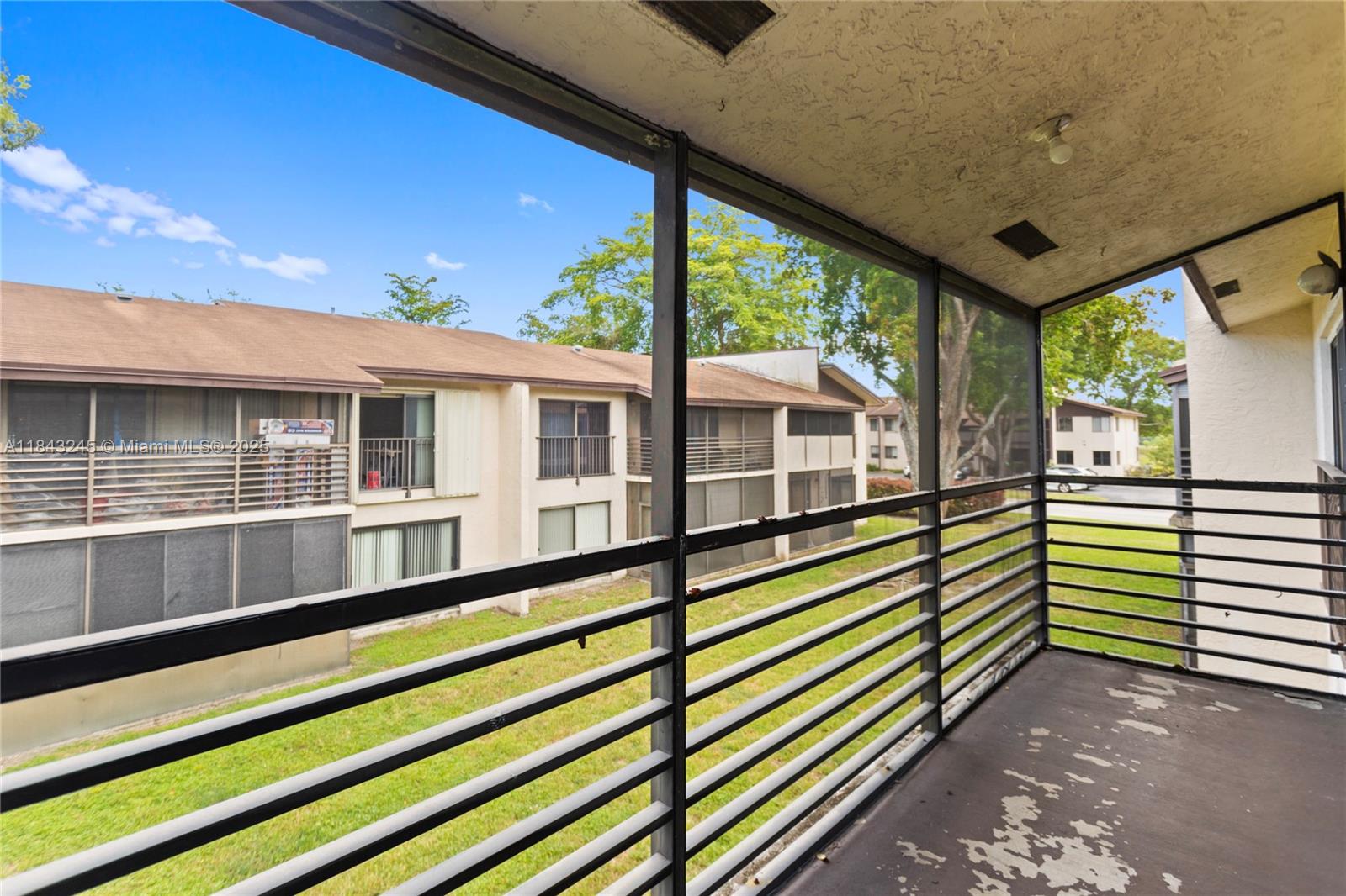 176 W Laurel Dr # 1106