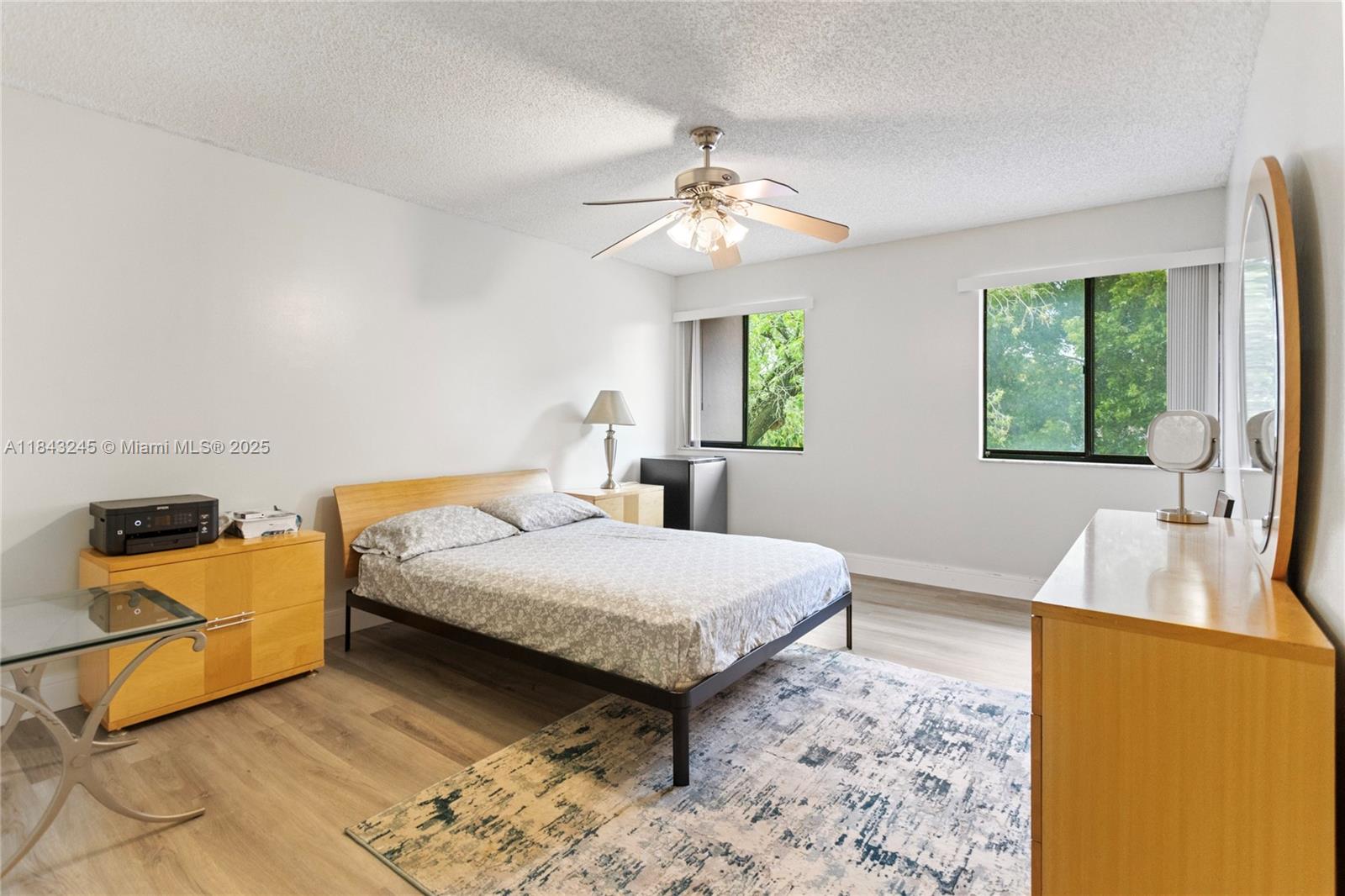 176 W Laurel Dr # 1106