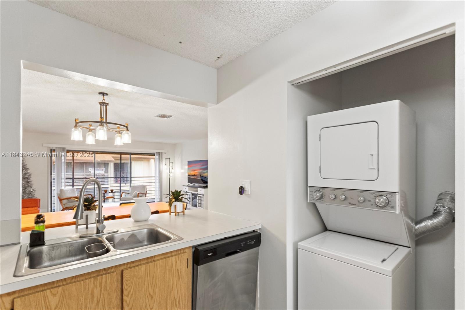 176 W Laurel Dr # 1106