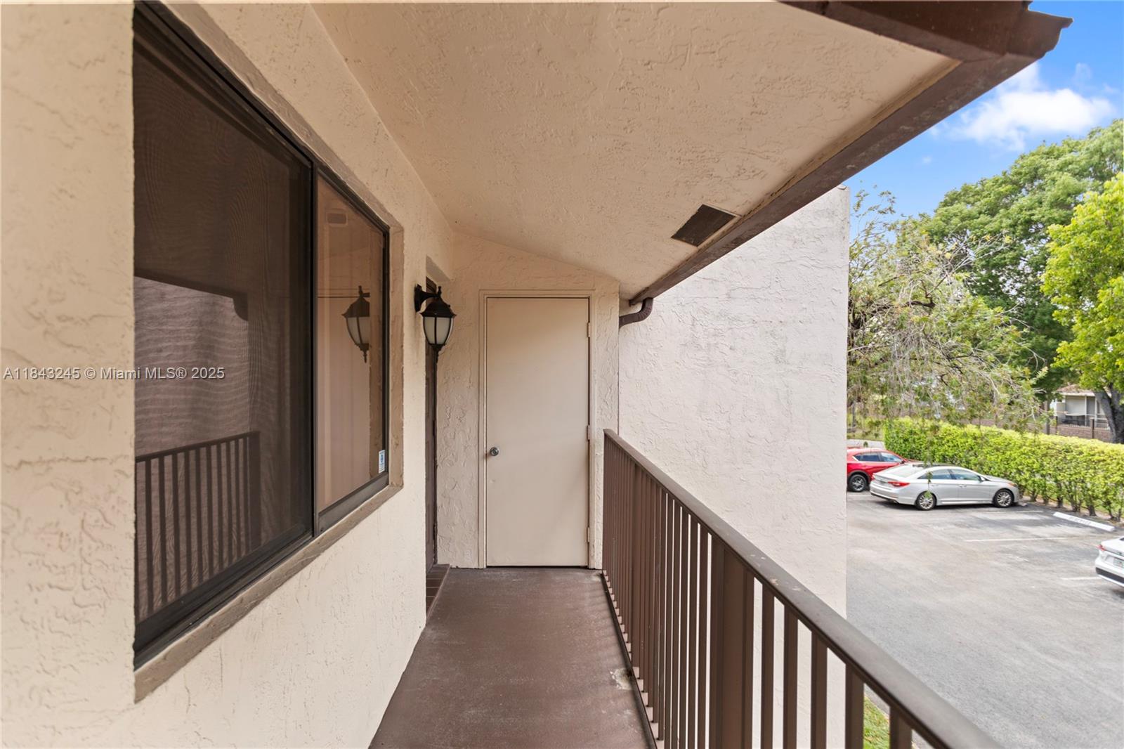 176 W Laurel Dr # 1106
