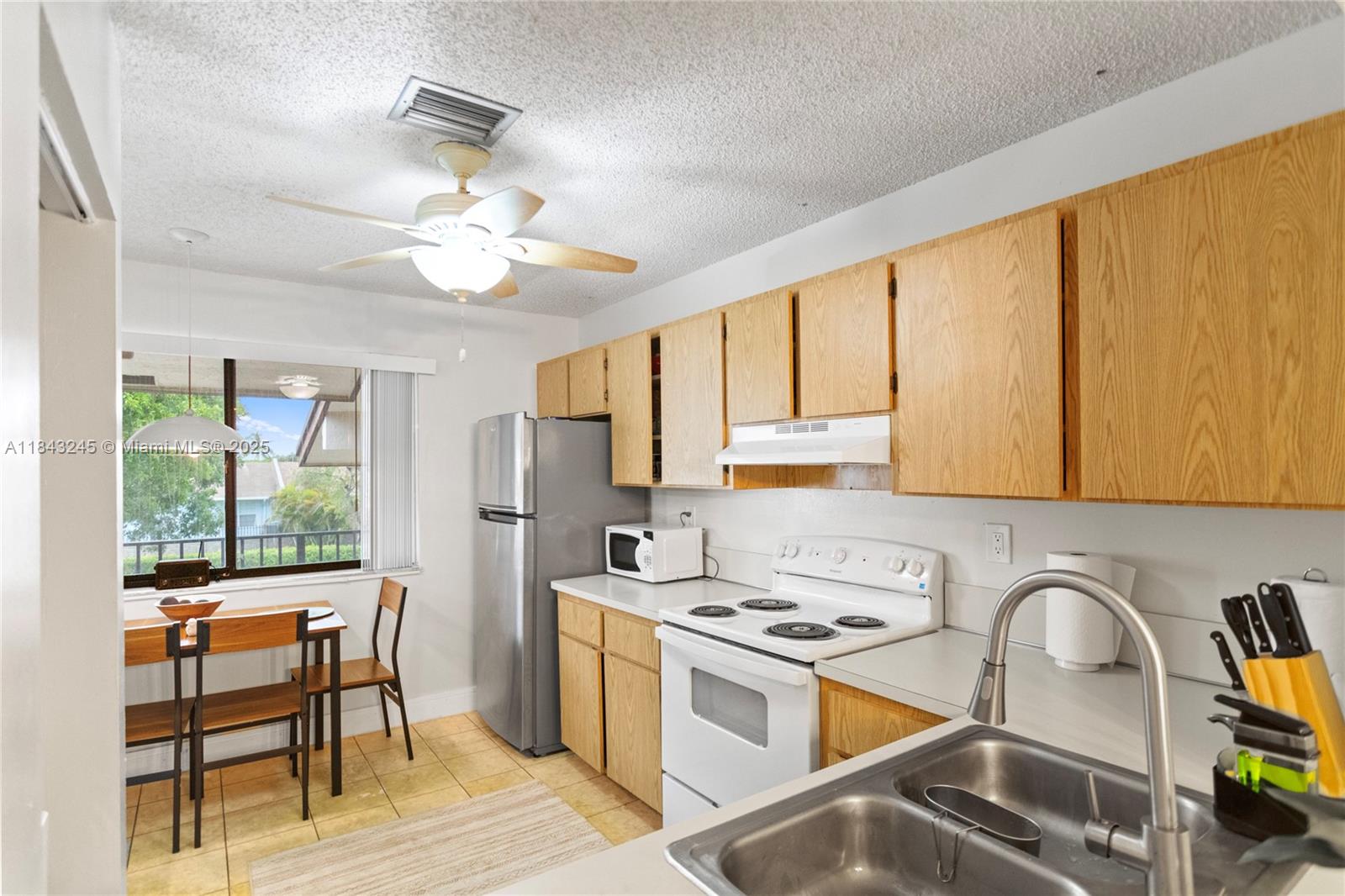 176 W Laurel Dr # 1106