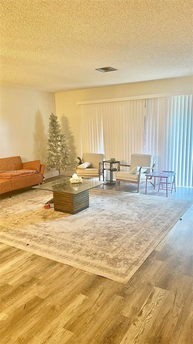 176 W Laurel Dr # 1106