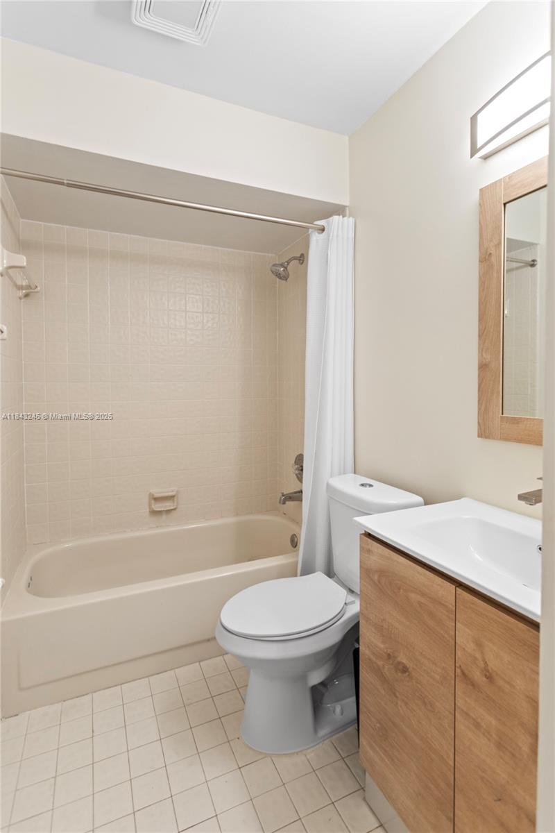 176 W Laurel Dr # 1106