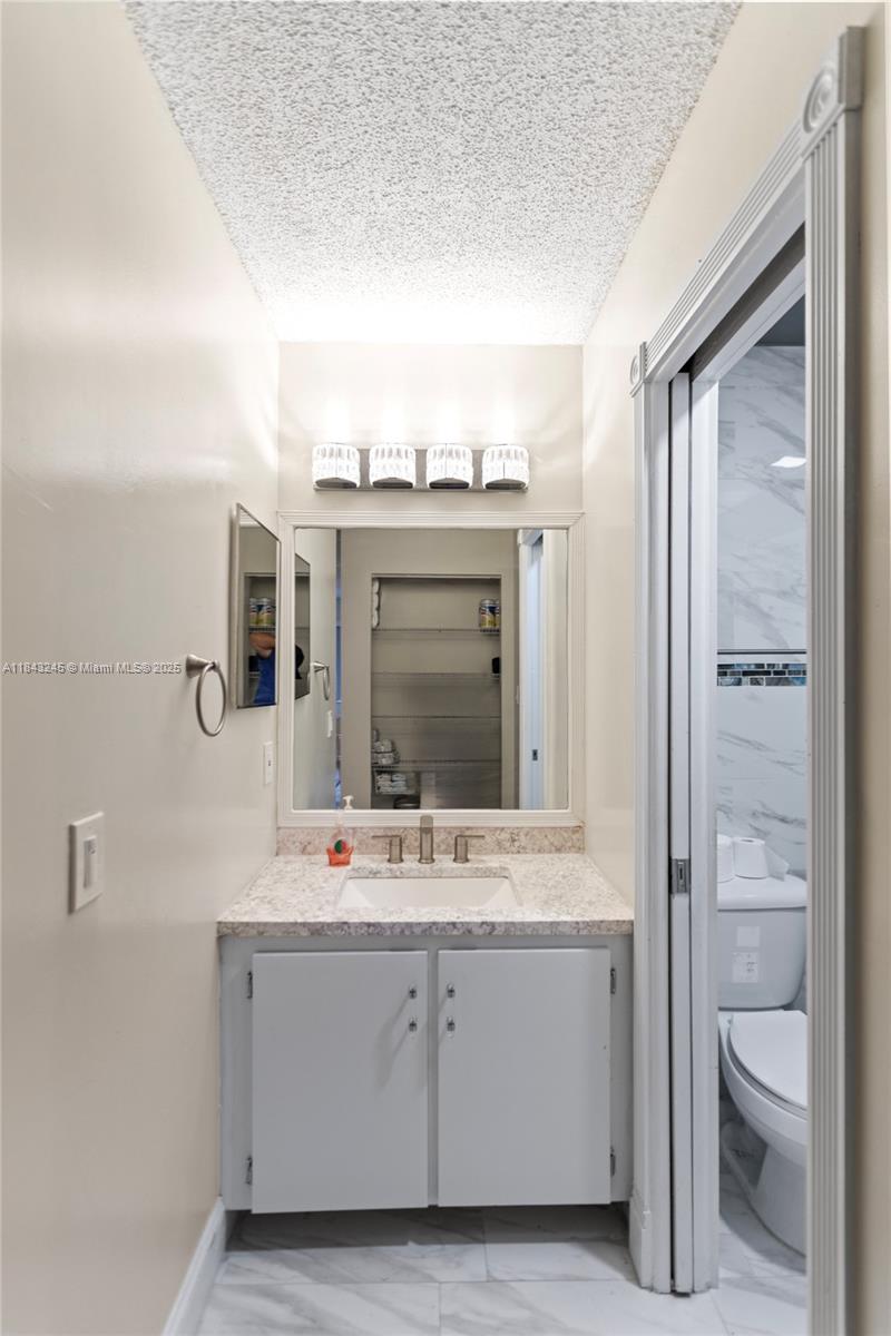 176 W Laurel Dr # 1106