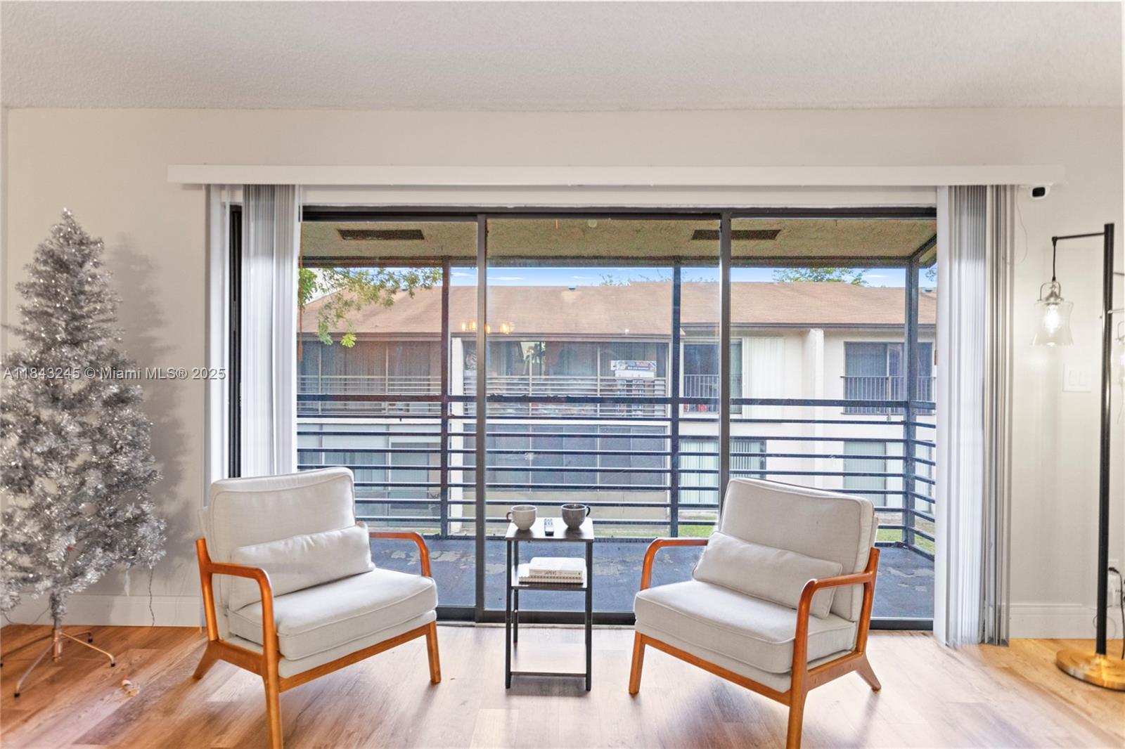 176 W Laurel Dr # 1106