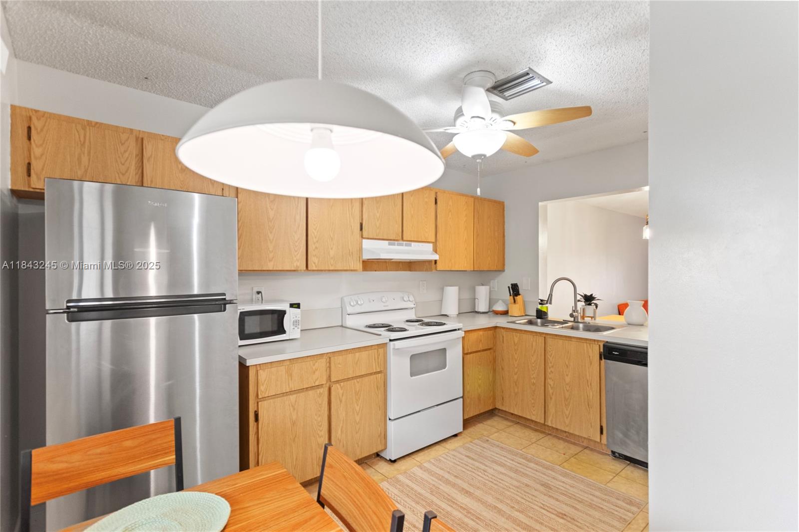 176 W Laurel Dr # 1106
