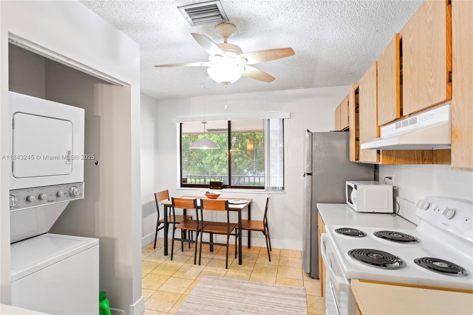 176 W Laurel Dr # 1106