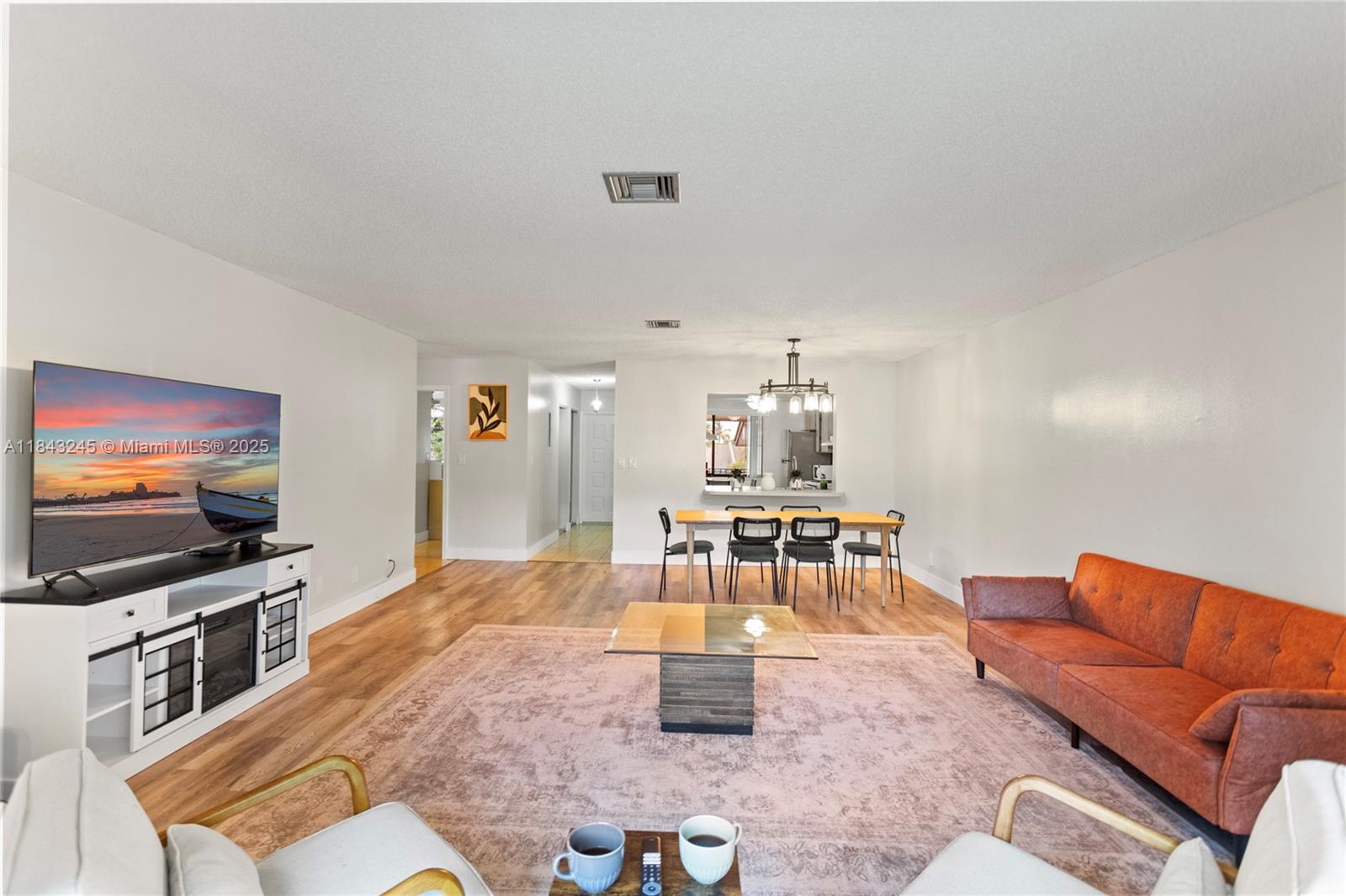 176 W Laurel Dr # 1106