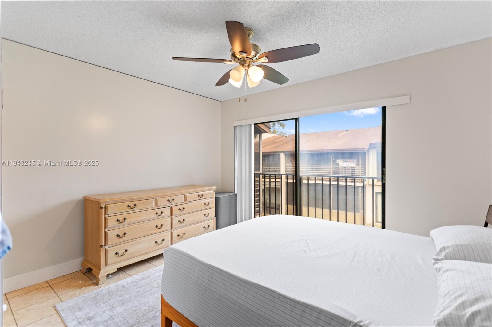 176 W Laurel Dr # 1106