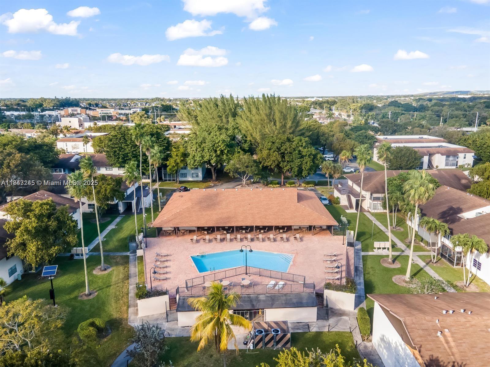 176 W Laurel Dr # 1106