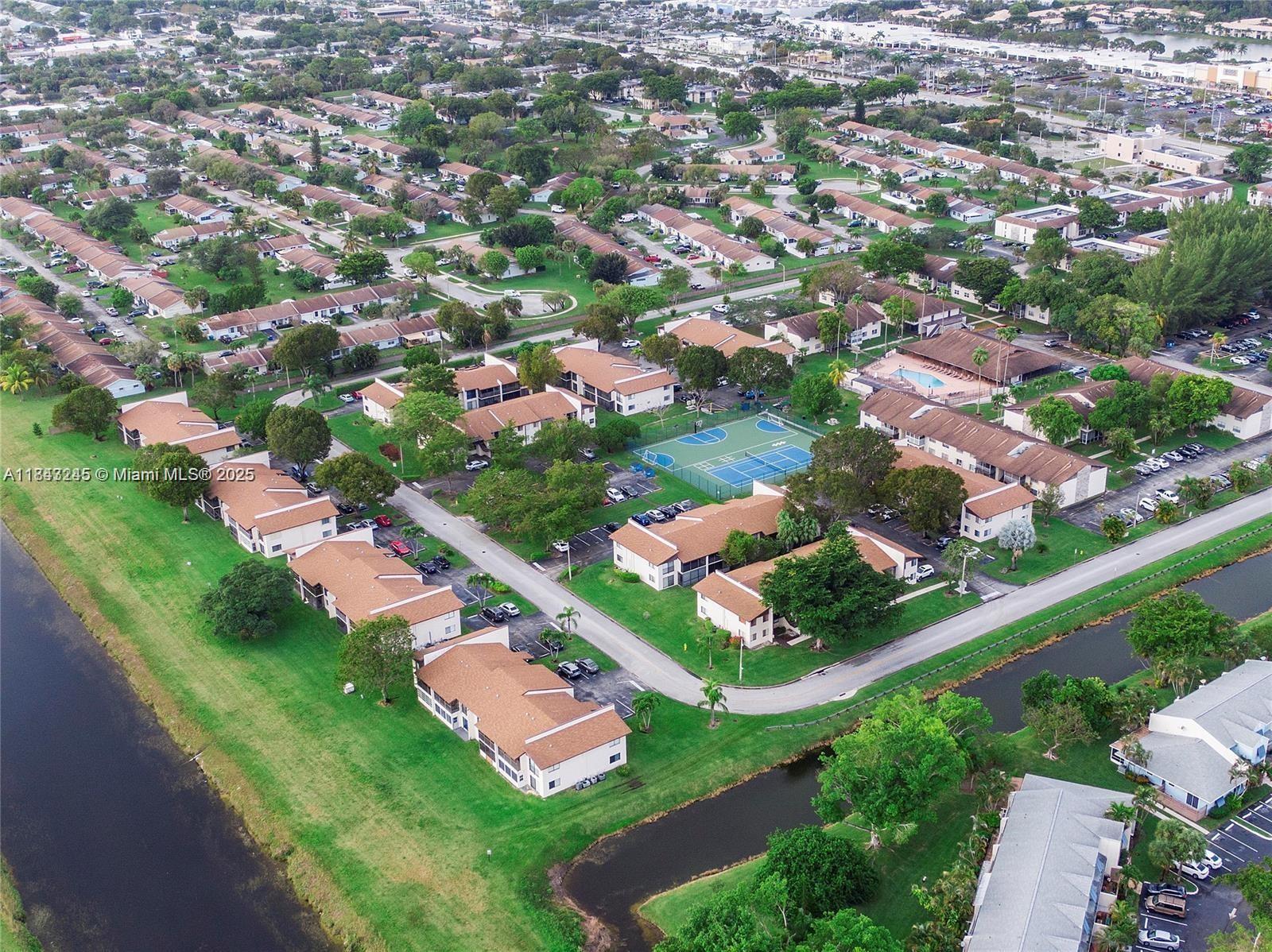 176 W Laurel Dr # 1106