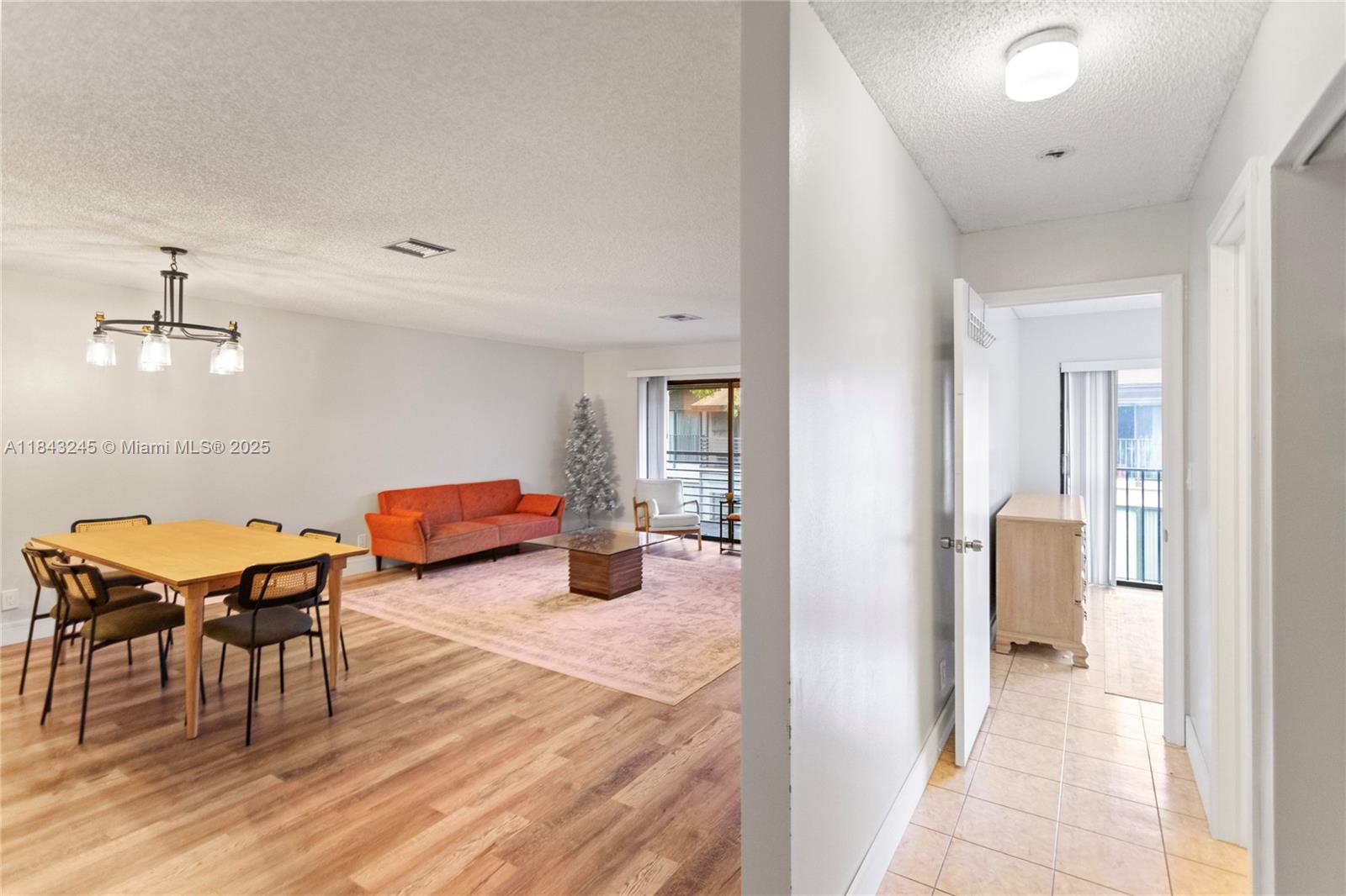 176 W Laurel Dr # 1106