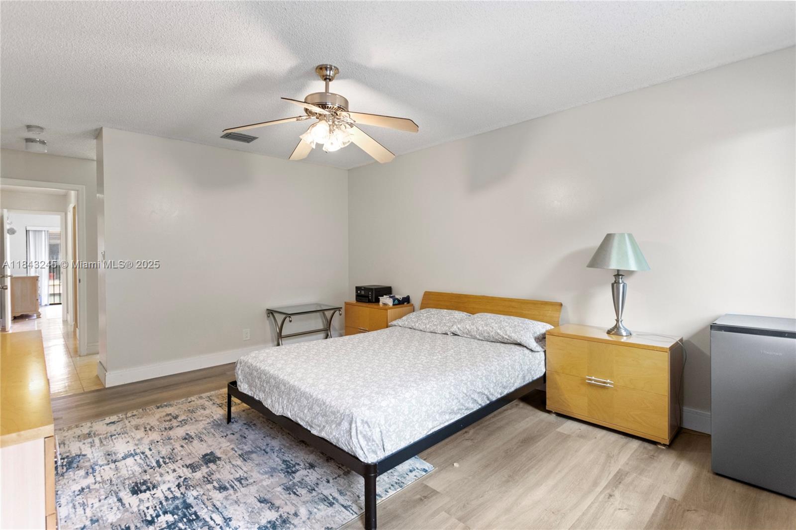 176 W Laurel Dr # 1106
