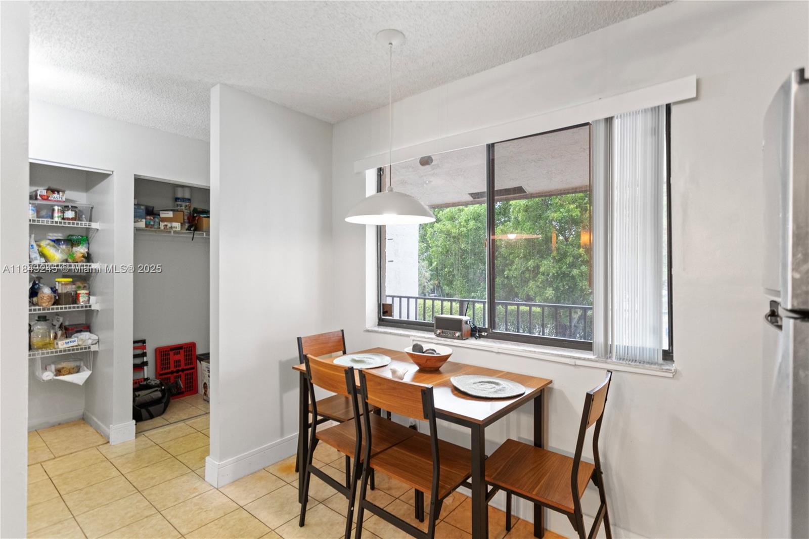 176 W Laurel Dr # 1106