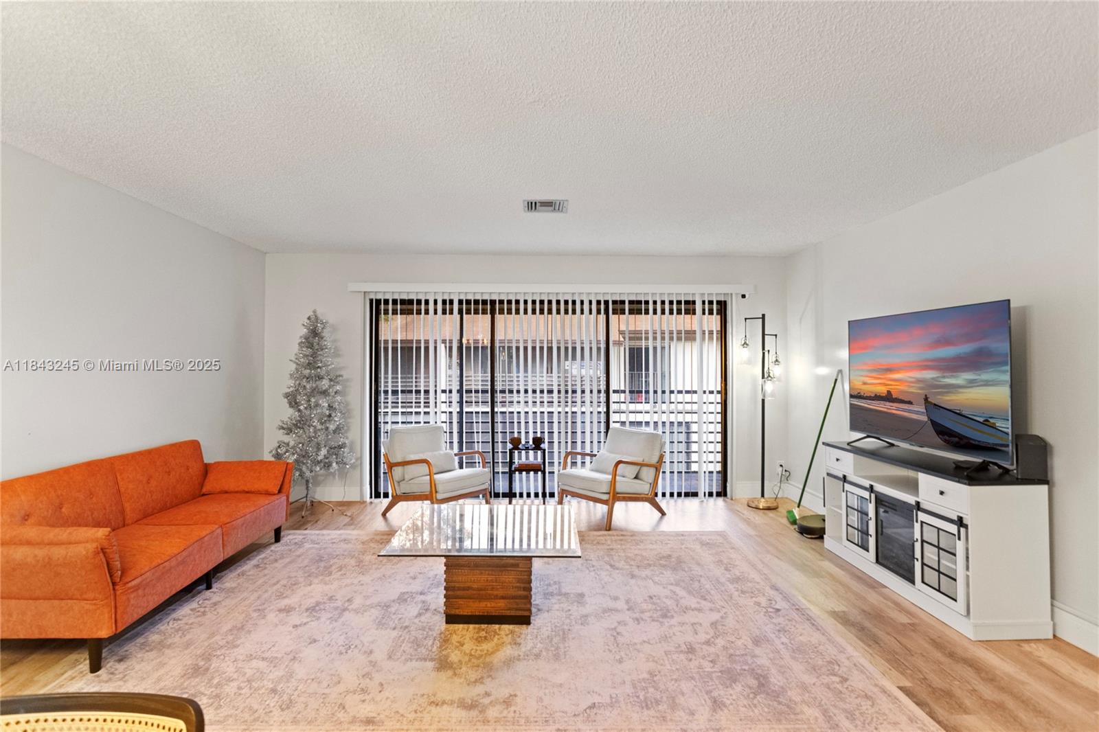 176 W Laurel Dr # 1106