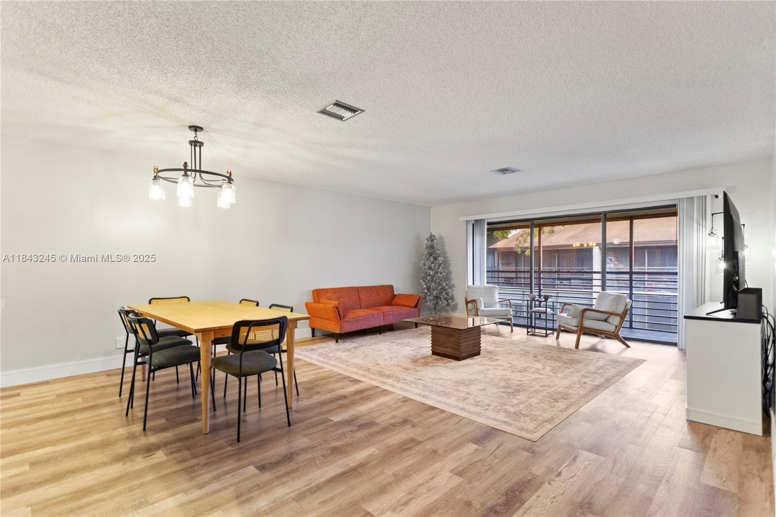 176 W Laurel Dr # 1106