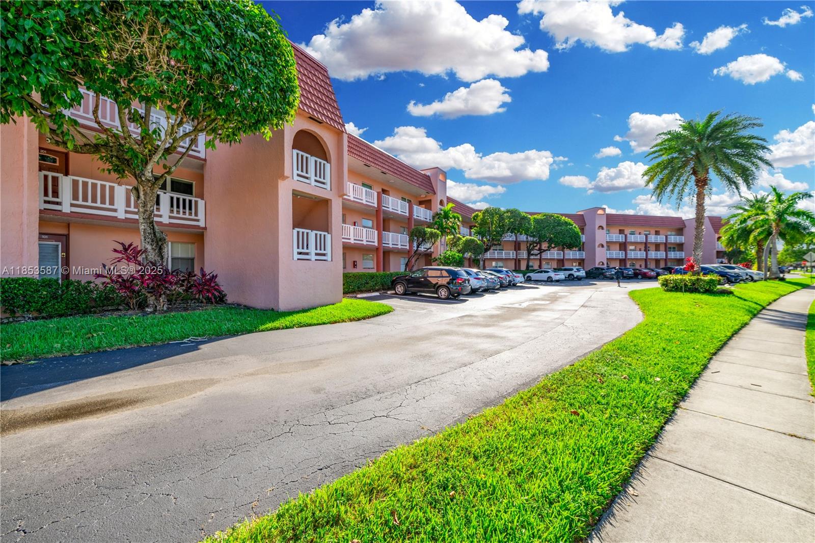 9461 Sunrise Lakes Blvd Unit: 207