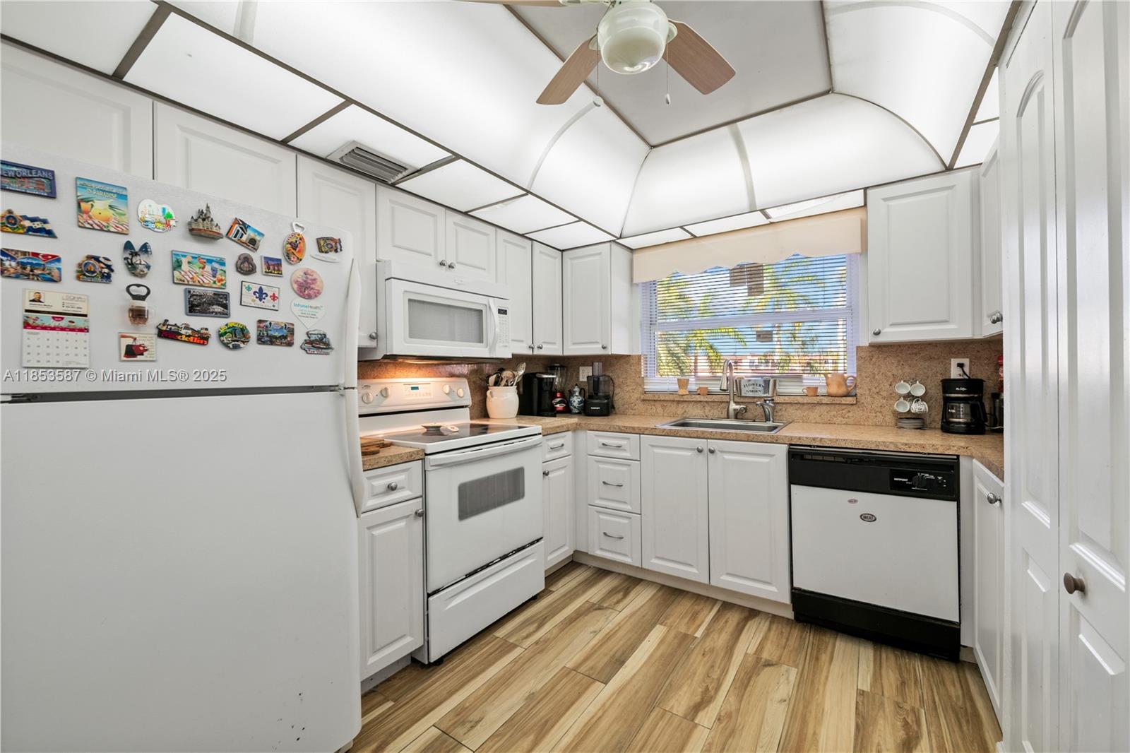 9461 Sunrise Lakes Blvd Unit: 207
