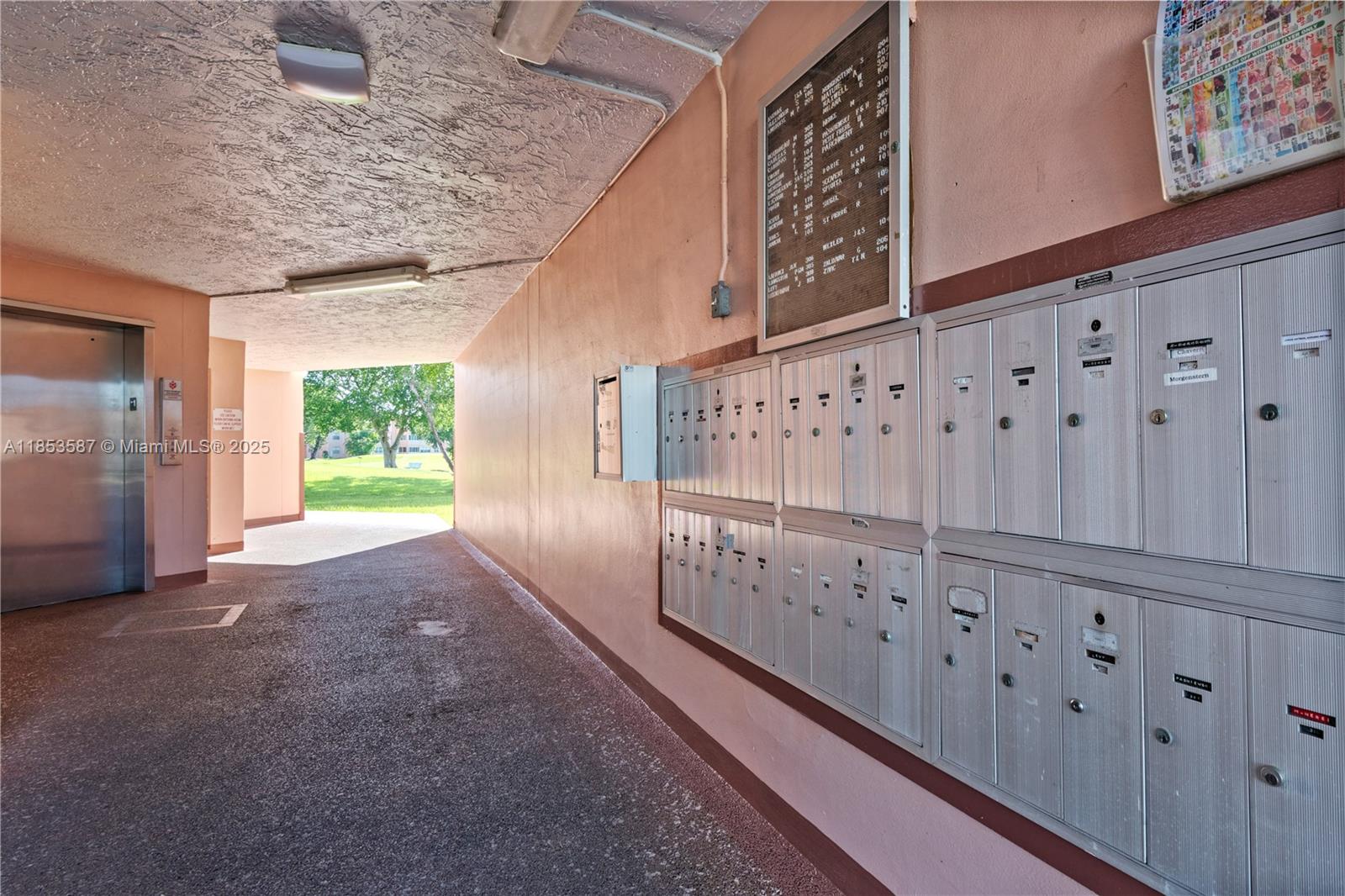 9461 Sunrise Lakes Blvd Unit: 207