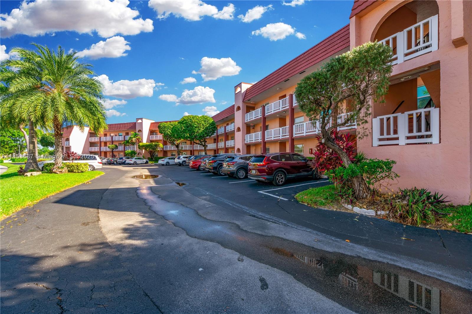 9461 Sunrise Lakes Blvd Unit: 207