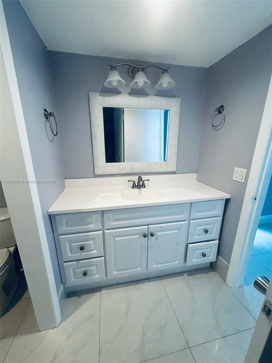 394 N Laurel Dr # 303