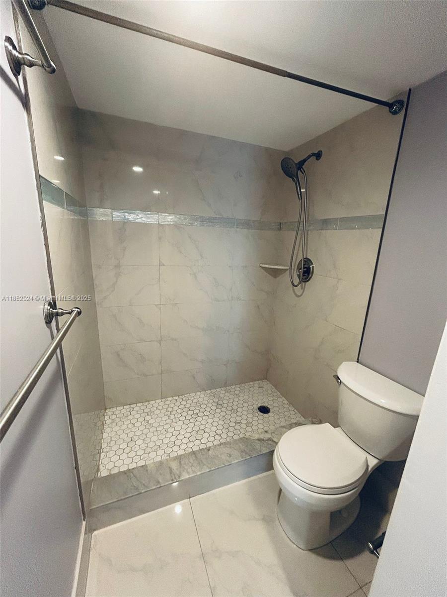 394 N Laurel Dr # 303