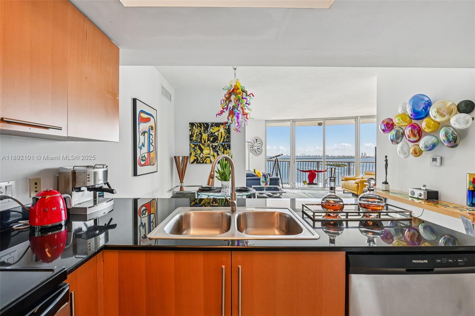 1750 N Bayshore Dr # 2101