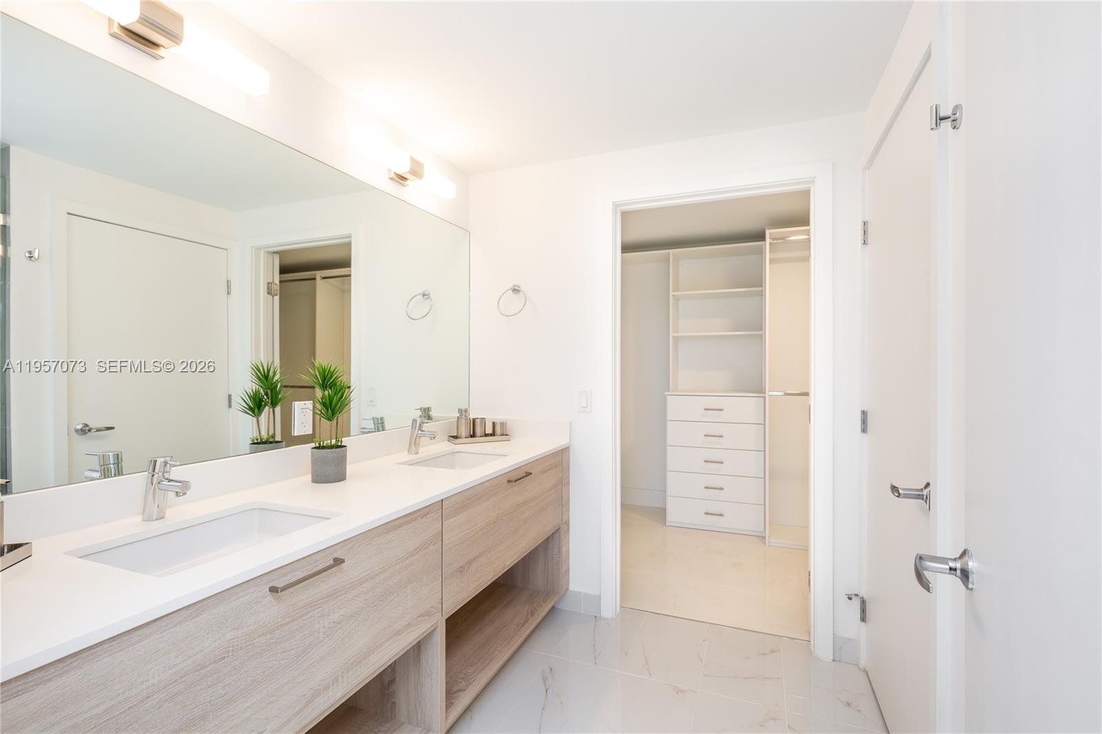 16385 Biscayne Blvd # 1007