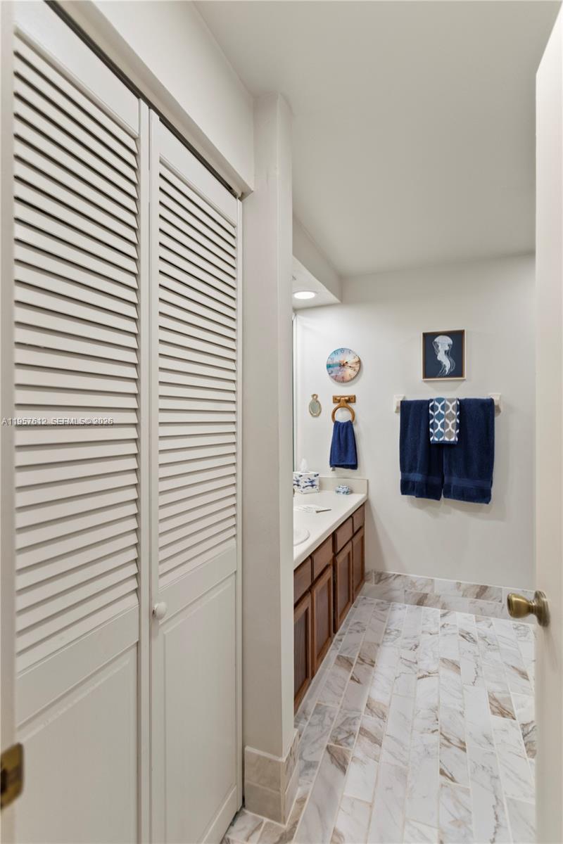 452 N Laurel Dr # 1503