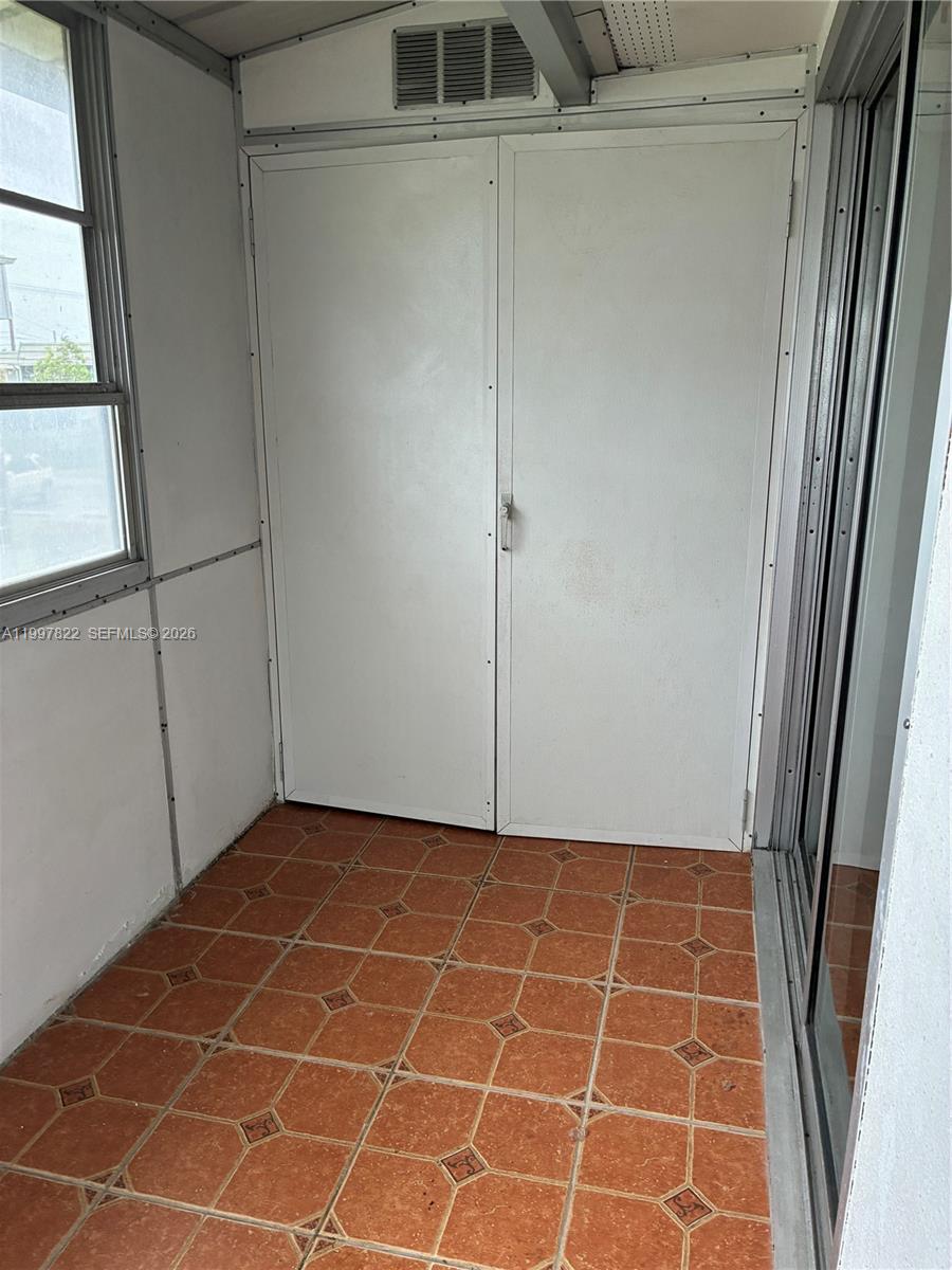652 N Flanders N # 652