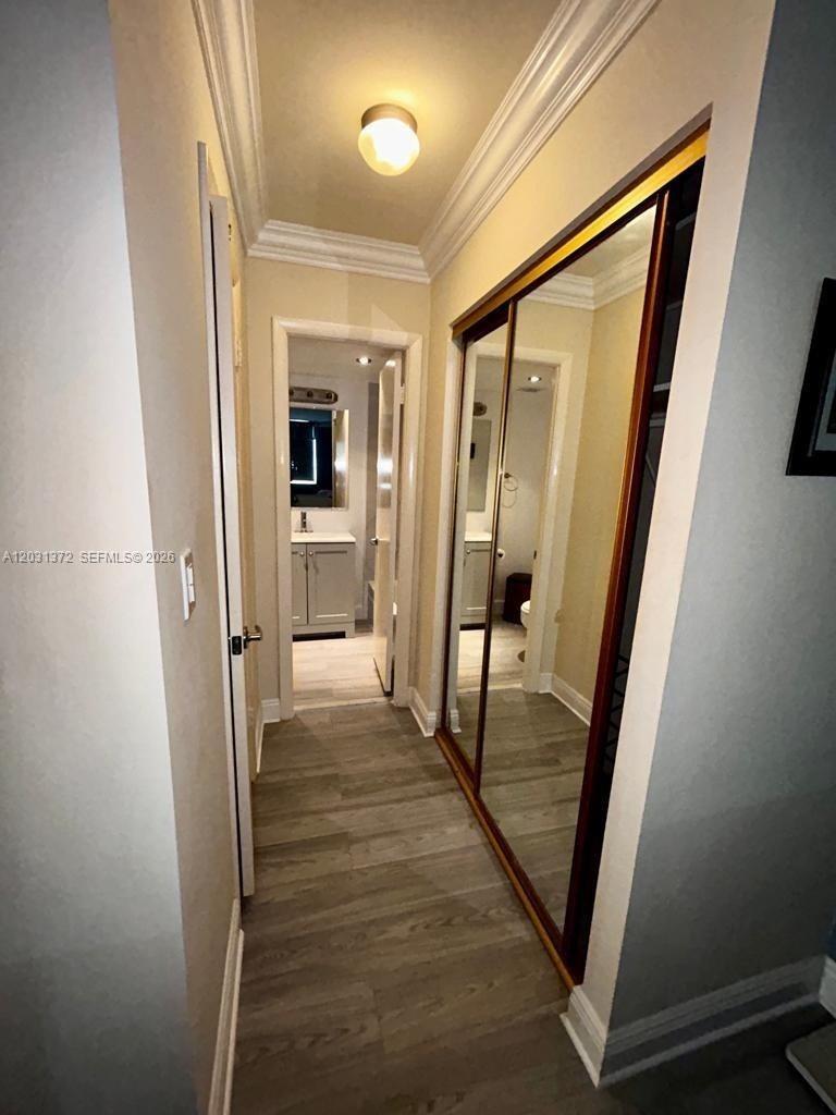 2851 NE 183 St # 1014E
