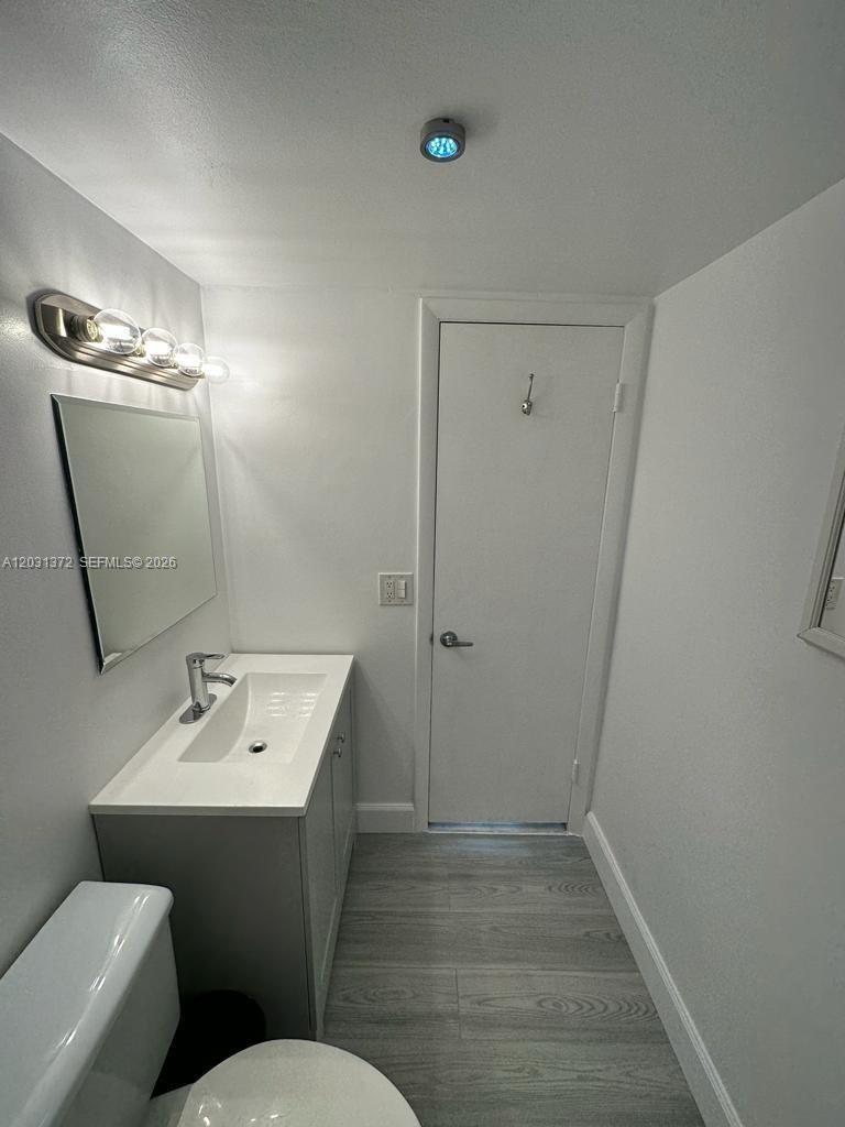 2851 NE 183 St # 1014E