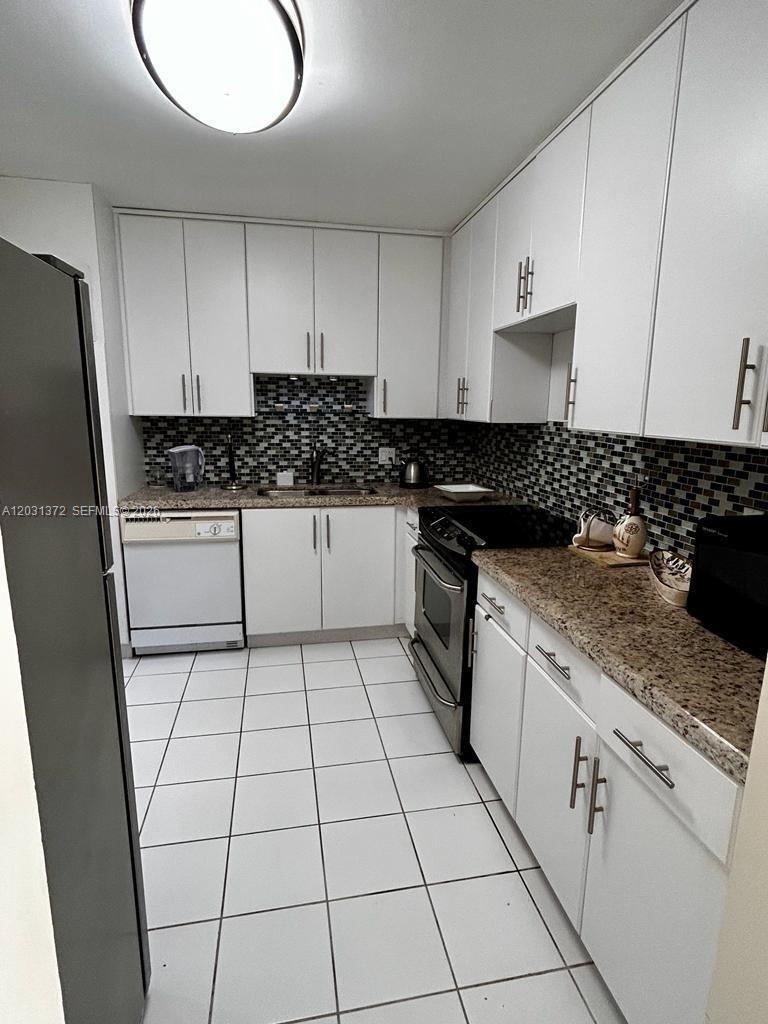 2851 NE 183 St # 1014E
