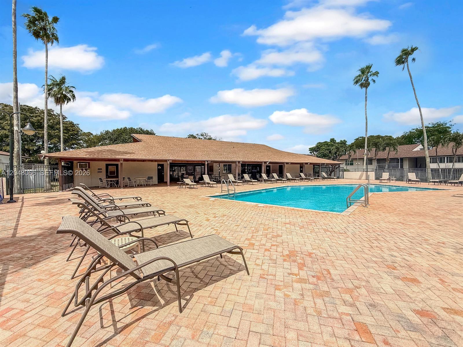 204 E Laurel Dr # 1204