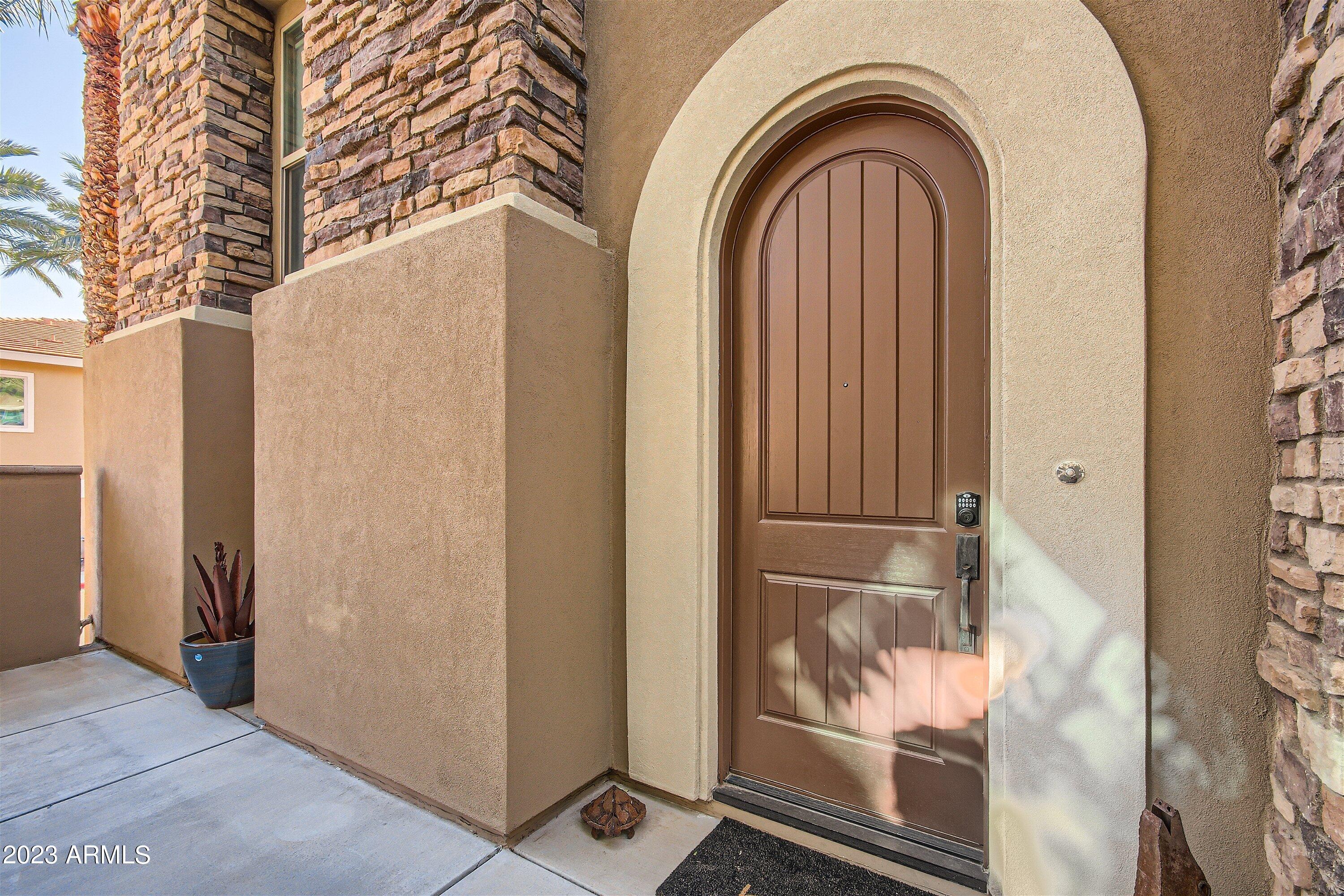 5550 N 16TH Street, 113