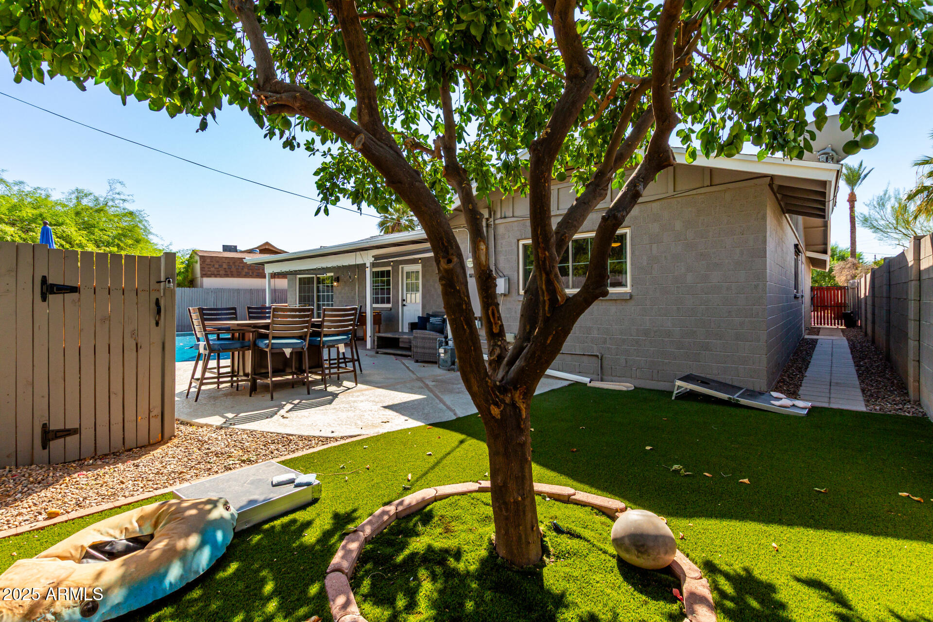 8714 E PLAZA Avenue